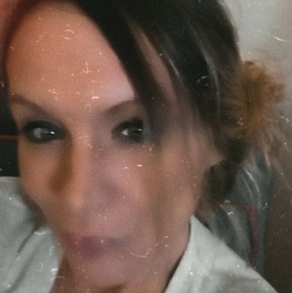 Meet your Posher, Danielle - Picture 1 of 1